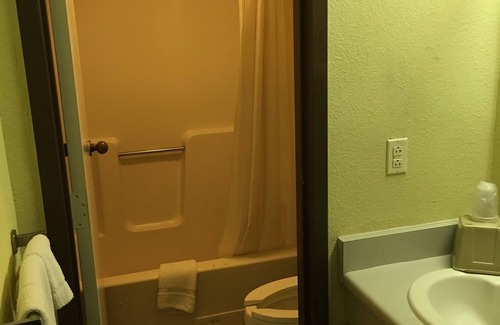 Pine Bluff Hotel | Executive Inn Pine Bluff