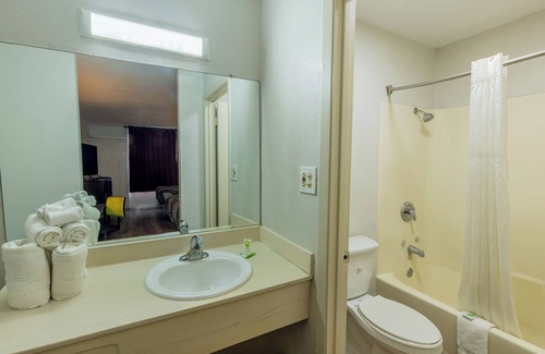 Beeville Hotel | Executive Inn & Suites Beeville