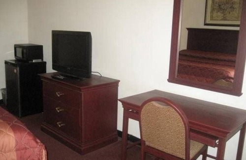 Brookshire Hotel | Executive Inn