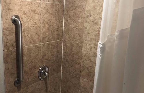 Edmond Hotel | Executive Inn