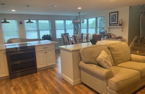 Derry House | Executive Lake Front, Hot Tub, Fire Pit, Floating Office, Infrared Sauna, Pets