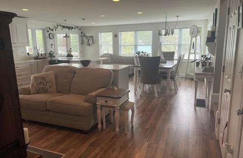 Derry House | Executive Lake Front, Hot Tub, Fire Pit, Floating Office, Infrared Sauna, Pets