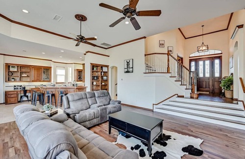 Cedar Hill Villa | ★Executive Lakeside Estate★ Pool, Home w/o Appt
