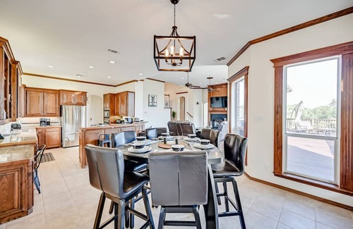 Cedar Hill Villa | ★Executive Lakeside Estate★ Pool, Home w/o Appt