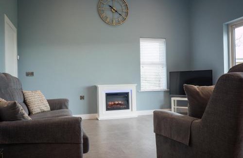 Enniskillen Ski Chalet | Executive Lakeside Lodge at Mullans Bay