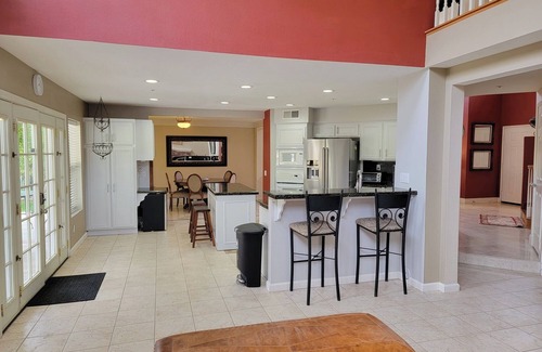 Canoga Park House | Executive Living, Scenic location 5+3 furnished; pool and entertainer's backyard