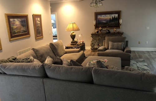 Franklin House | Executive Mountain Estate in Exclusive Brookwood Beautifully Furnished/Decorated