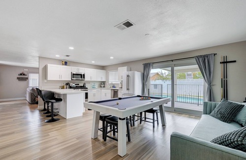 Summerlin House | Executive Oasis in Vegas: Pool, Privacy & Peace.
