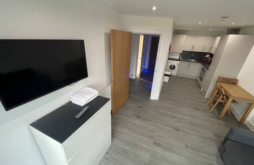 Clementswood Apartment | Executive One Bedroom Apartment City View Balcony