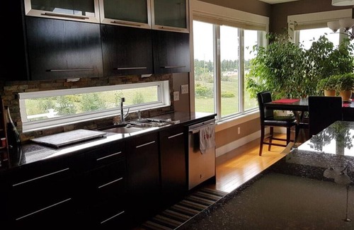 Saskatoon Bed & Breakfast | Executive Quiet Home on Edge of City