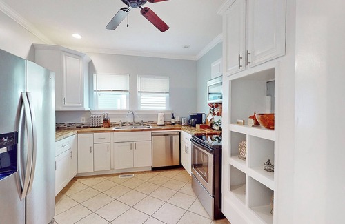 Eastside House | Executive Rental 3BR Victorian House Close Forsyth Park & Downtown, 31 days