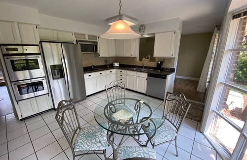 Naperville House | Executive Residence Corporate Corridor minutes from Naperville downtown