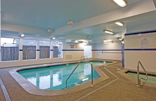 Holly Hotel | Executive Residency by Best Western Navigator Inn & Suites