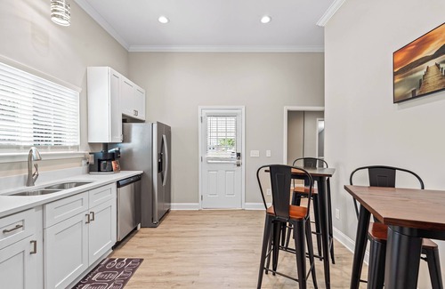 Kings Mountain House | Executive Room C - Private Bath, Desk, Fast WiFi for Monthly Stays