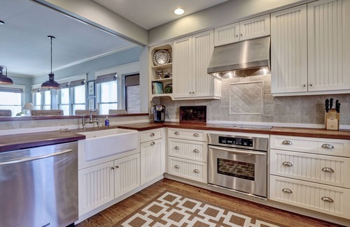 South Beach House | Executive seaside cottage with detached Crofter Cottage.