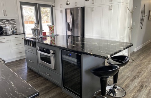 South Lethbridge House | Executive Southside home close to all amenities, by Henderson lake & golf course