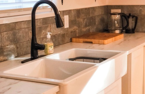 Lund Apartment | Executive Spa Country Getaway near Powell River.