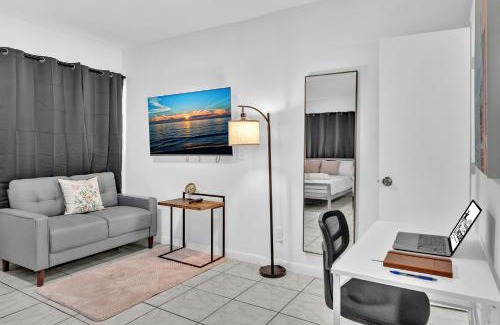 Downtown Hollywood Apartment | Executive Studio Suite Hollywood Beach Blvd