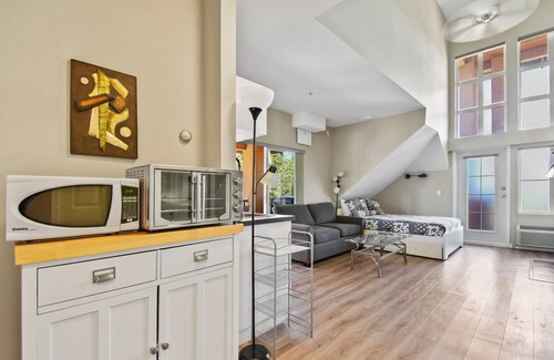Quail Ridge Apartment | Executive Studio With Vaulted Ceilings - 314B