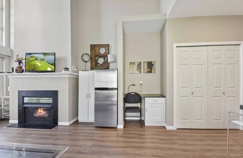 Quail Ridge Apartment | Executive Studio With Vaulted Ceilings - 314B
