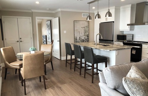 London Apartment | Executive-style apartment in London's Hunt Club. Idea for long-term stays.
