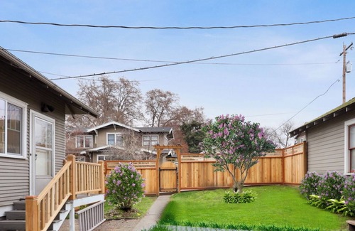 The Dalles House | Executive Style Comfort with AC, WiFi in The Dalles