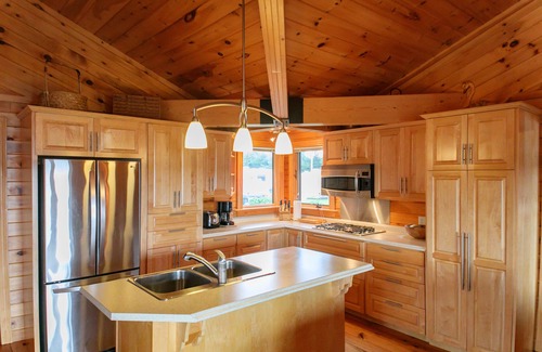Bay Fortune Cottage | Executive style family cottage on the water