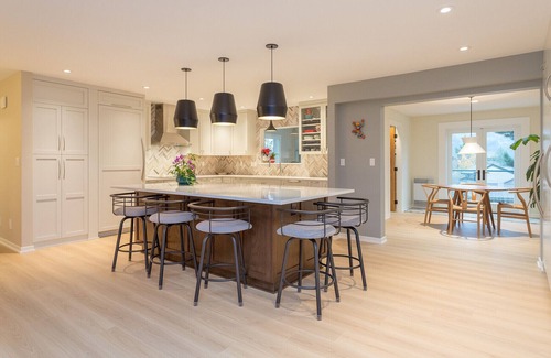 Gordon Head House | Executive style, Luxurious, Stunning Main floor Near UVIC. EV Charger.