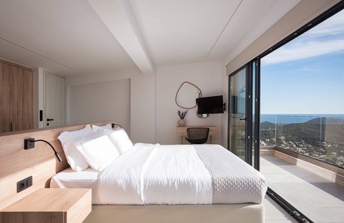 Saronikos House | Executive Suite By Saronida Hills