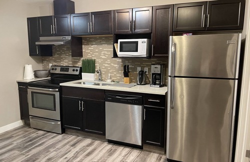 Edmonton Apartment | Executive suite walking distance to Mill Creek ravine & downtown