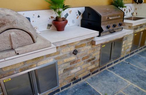 Saffron Walden Apartment | Executive Suite with Private Hot Tub SkyTV