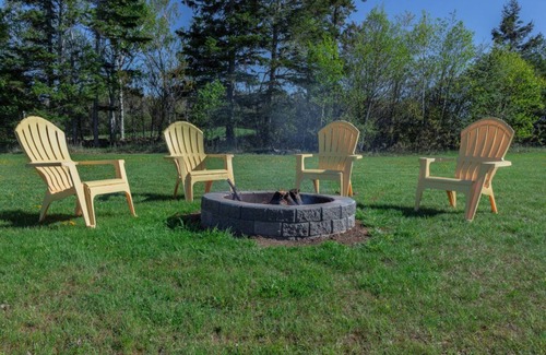 Stanley Bridge Condo | Executive suite with outdoor hot tub and fire pit | Golf View, close to pool
