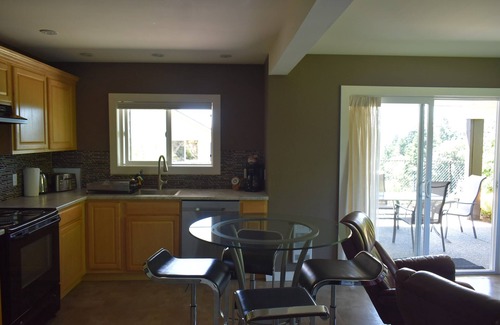 Victoria House | Executive Suite with commanding views - Claudette Ct.