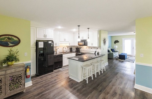 Grand Rivers Condo | Executive Three Bedroom Yacht Condo