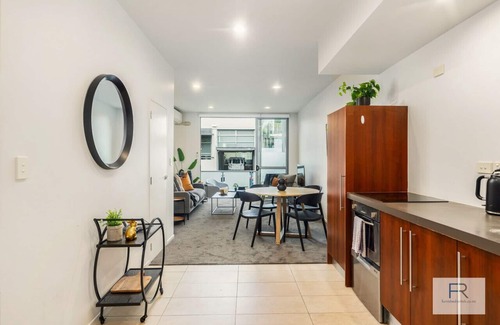 Freemans Bay Apartment | Executive Townhouse Auckland by Furnished Rentals