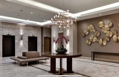 Bloor-Yorkville Apartment | Executive two bedroom condo in Toronto’s prized Yorkville