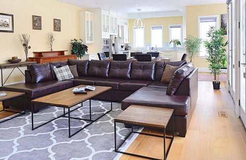 Bradford West Gwillimbury House | Executive Villa - Year Round Swim Spa & Game Room