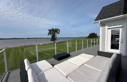 Cornwall House | Executive Water Front Home With Steps To Water, 15 Mins to Downtown