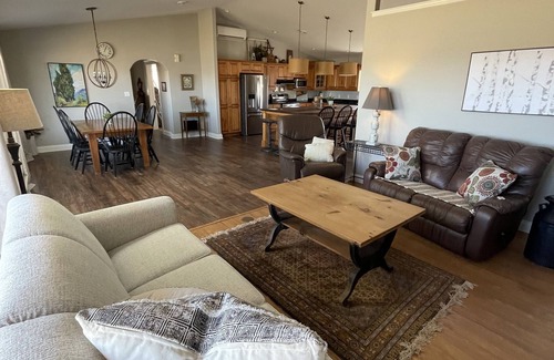 Anglo Rustico House | Executive Water View Home With Hot Tub, Just 3 Minutes To Barachois Beach