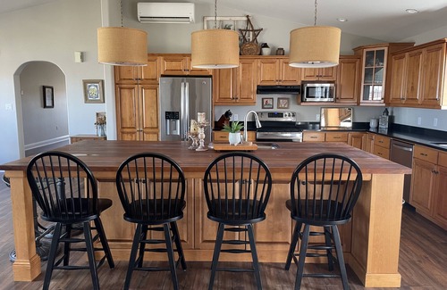 Anglo Rustico House | Executive Water View Home With Hot Tub, Just 3 Minutes To Barachois Beach