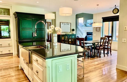 Central Okanagan House | Executive Wilderness Getaway Minutes from Downtown