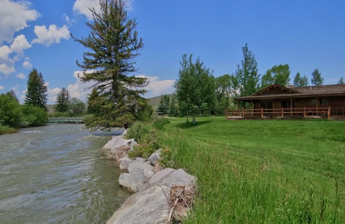 Dubois House | Executive Wind River Retreat for the Outdoor Enthusiast