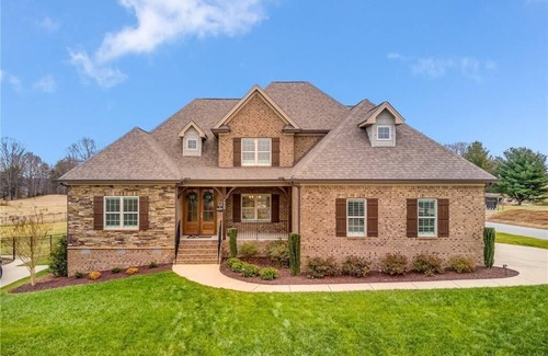 Stokesdale House | Executuve 3-bedroom house in Stokesdale/Greensboro - 15 Minutes from PTI Airport