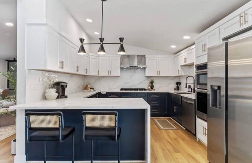 Sunnyvale House | Exhale in Sunnyvale: A Cozy Modern Haven