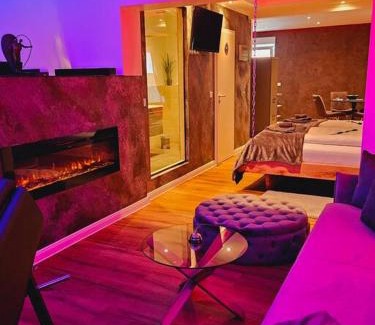 Gifhorn Apartment | exkl. romantisches SM Apartment Black Rose