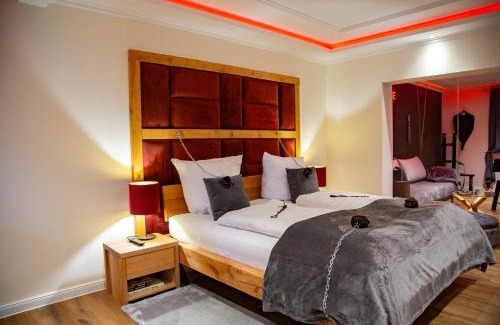 Gifhorn Apartment | exkl. romantisches SM Apartment Black Rose