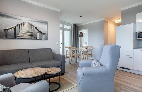 Alt-Travemunde/Ronnau Apartment | Exklusives Apartment in Ostseenähe mit Loggia, Zwei Badezimmern und SPA im Haus