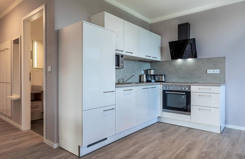 Alt-Travemunde/Ronnau Apartment | Exklusives Apartment in Ostseenähe mit Loggia, Zwei Badezimmern und SPA im Haus