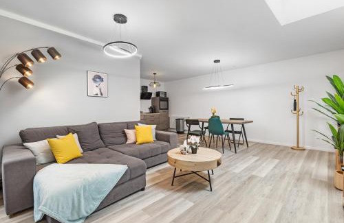 Altstadt-Sued Apartment | Exklusive Suite - Central - inclusive Sauna - Free Parking - Perfect for 7 Guests - Smart Home