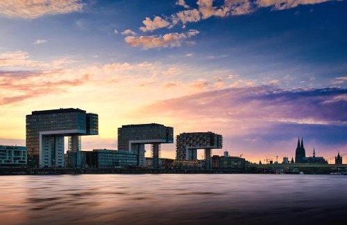 Altstadt-Sued Apartment | Exklusive Suite - Central - inclusive Sauna - Free Parking - Perfect for 7 Guests - Smart Home